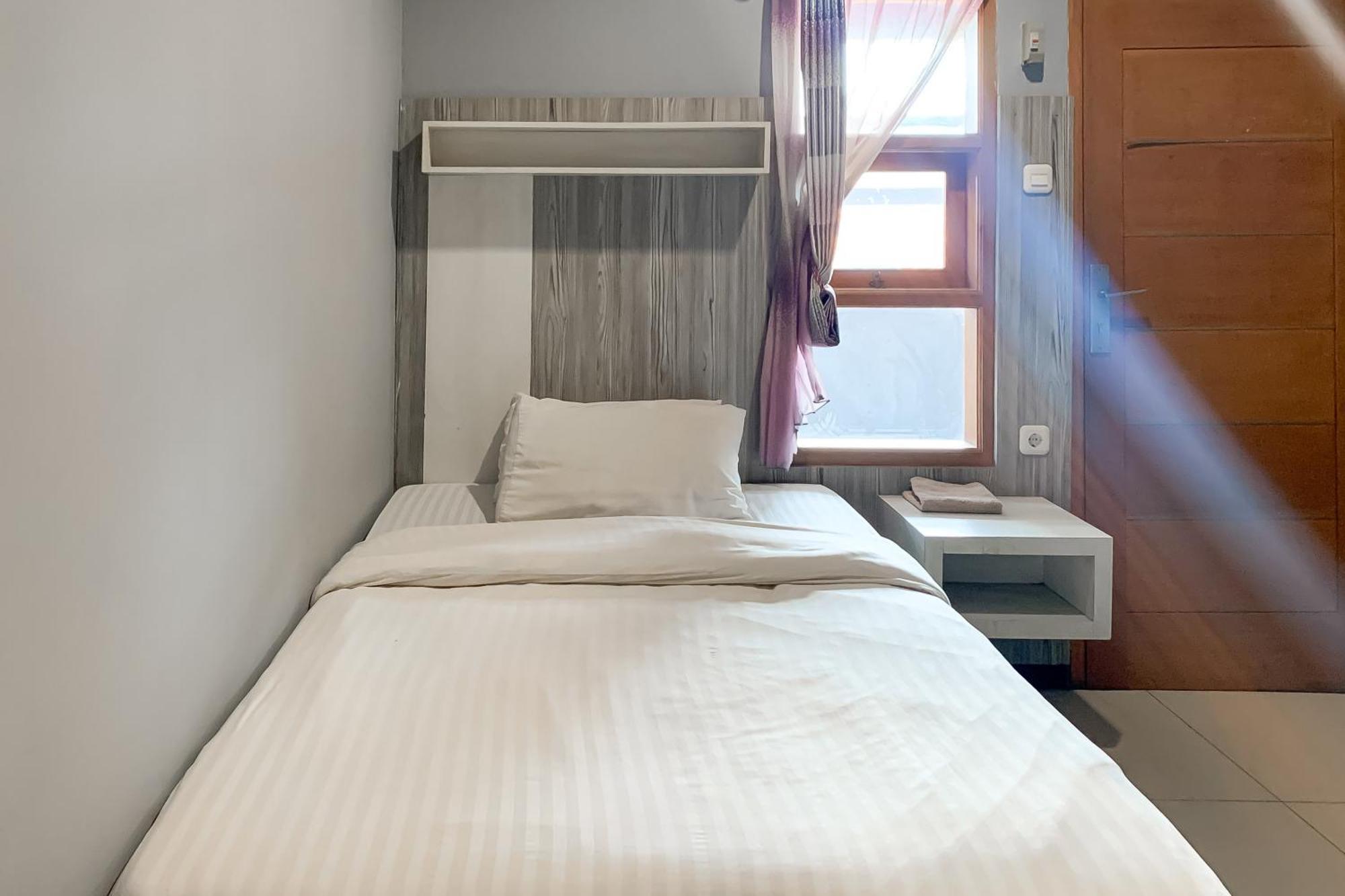 Karins Guesthouse Syariah Redpartner Bandung Exterior foto